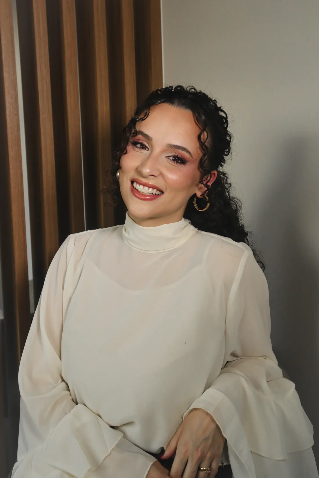 Ana, fundadora e artista da Rastro Ateliê