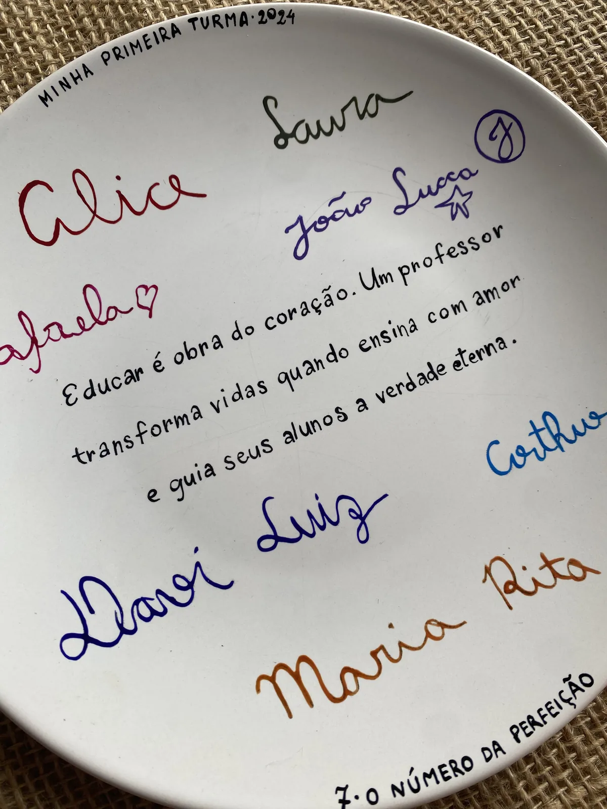 Prato colorido criado como homenagem a um professor